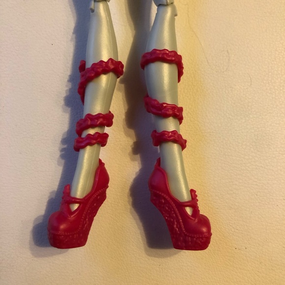 Monster High Lagoona Blue Doll Fins pink shoes & bracelet - Picture 11 of 12